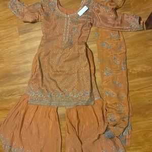 I picked the wrong size for my sister.They are in good condition.NEGOTIABLE